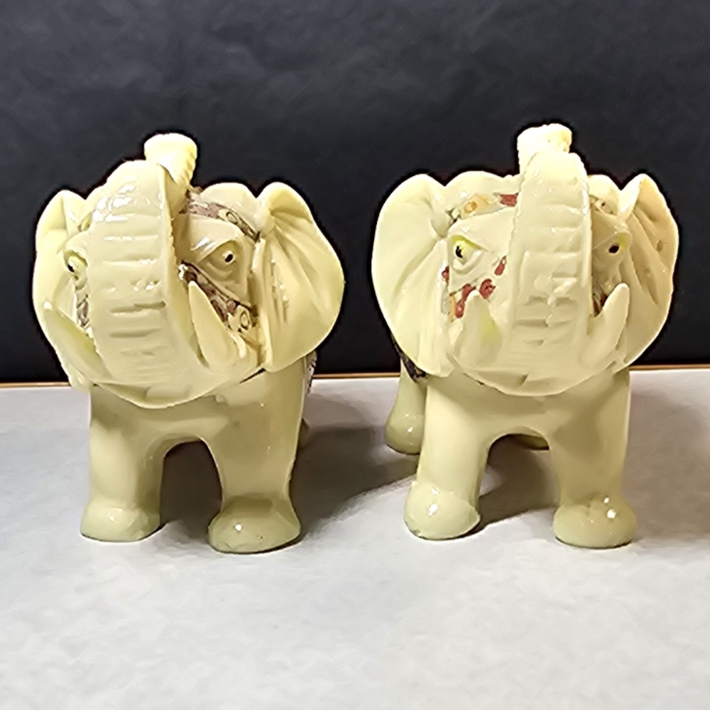 💥 SOLD 💥 Intricate Cream Elephant Figurines with Colorful Patterns - Picture 6 of 12